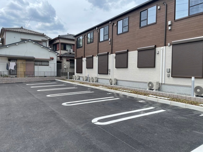 物件外観写真2　(駐車場)