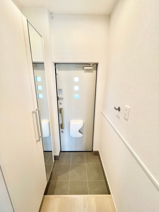 物件内観写真15　(玄関)