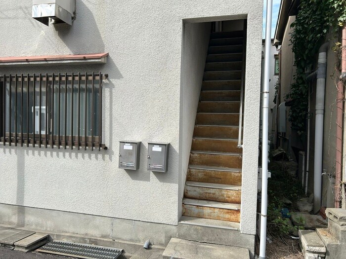 物件外観写真5　(エントランス部分)