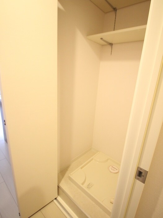 物件内観写真12　(洗濯機置場)