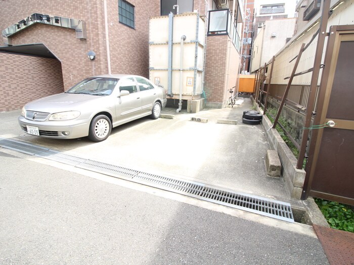 物件外観写真4　(駐車場)