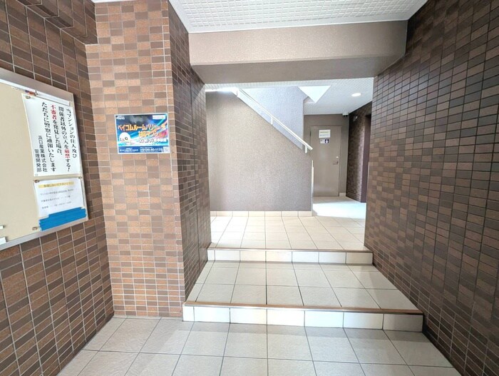 物件外観写真4　(エントランス部分)