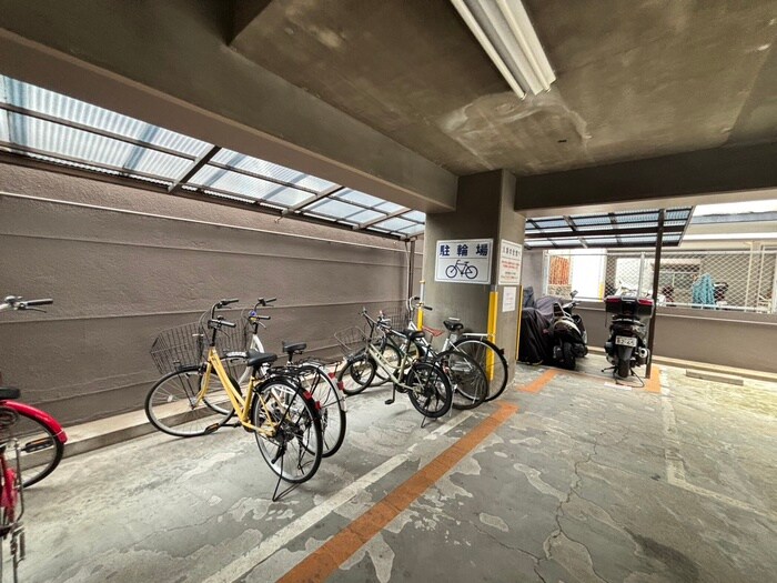 物件外観写真6　(駐輪場)