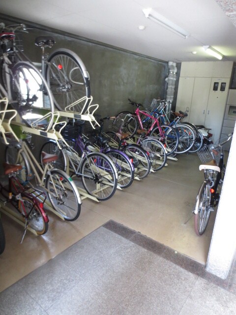 物件外観写真3　(駐輪場)