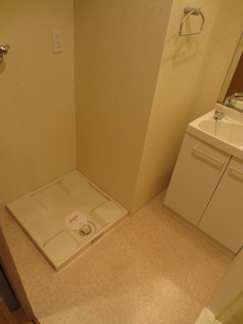 物件内観写真13　(洗濯機置場)