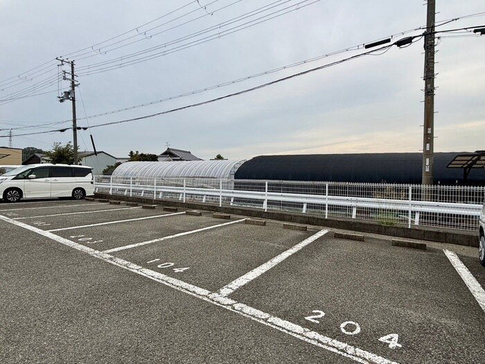 物件外観写真5　(駐車場)