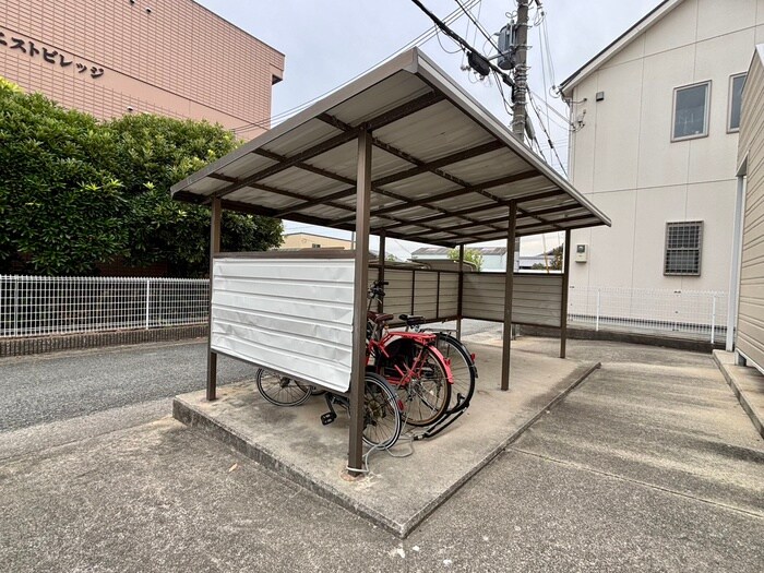 物件外観写真6　(駐輪場)