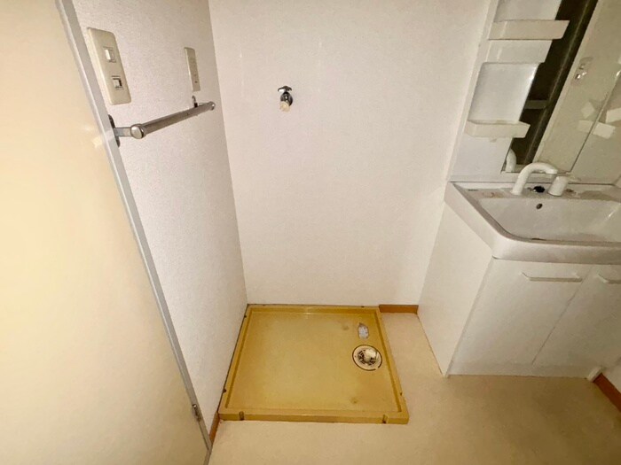 物件内観写真13　(洗濯機置場)