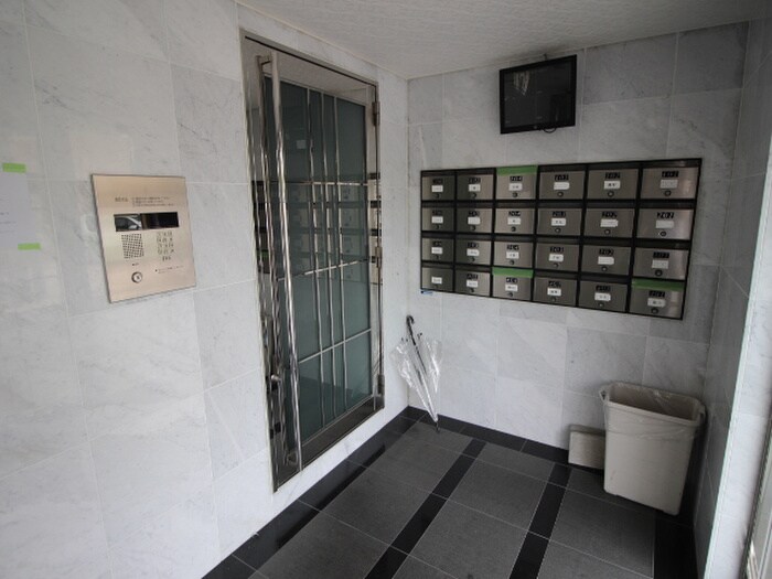 物件外観写真5　(エントランス部分)