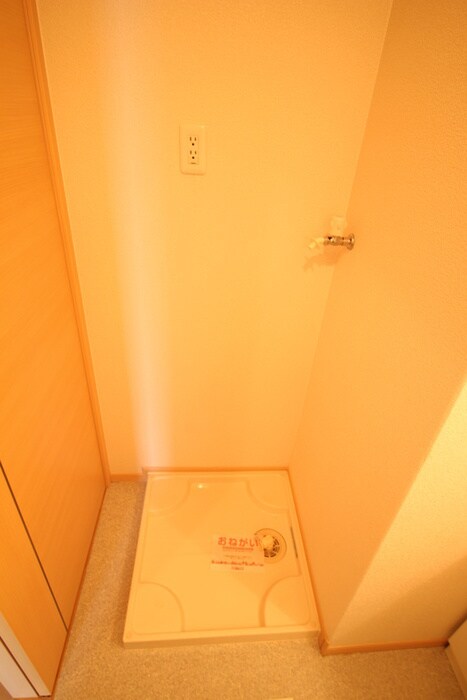 物件内観写真10　(洗濯機置場)