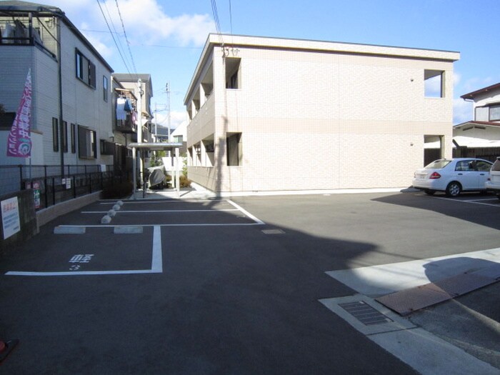 物件外観写真6　(駐車場)