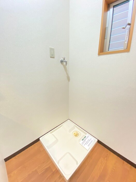 物件内観写真17　(洗濯機置場)