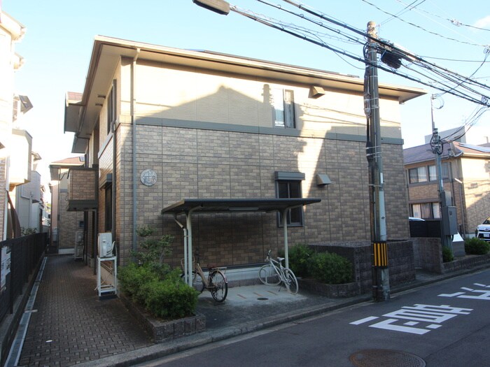 物件外観写真3　(エントランス部分)