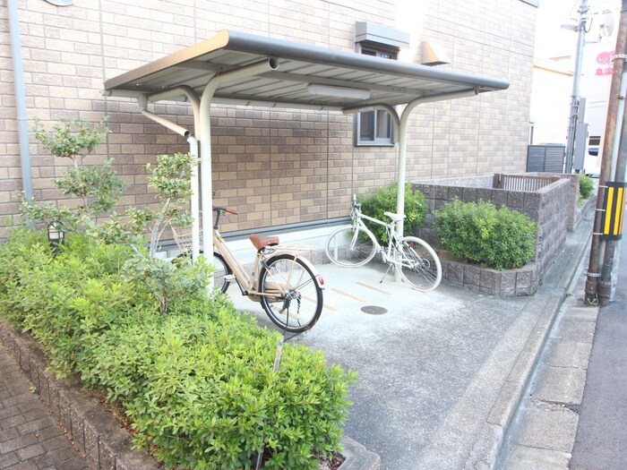 物件外観写真4　(駐輪場)
