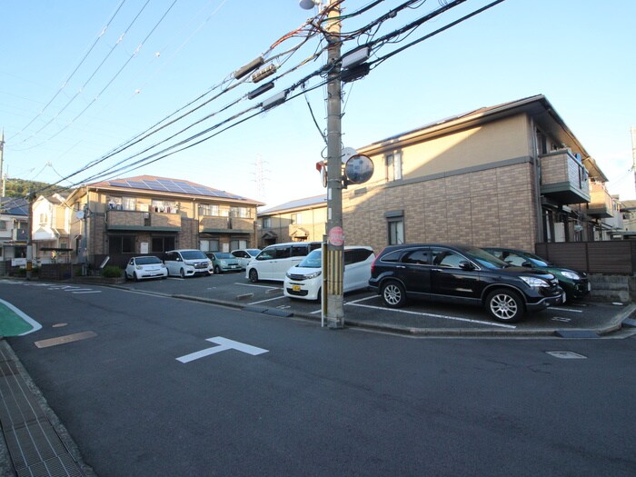 物件外観写真5　(駐車場)