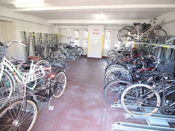 物件外観写真2　(駐輪場)