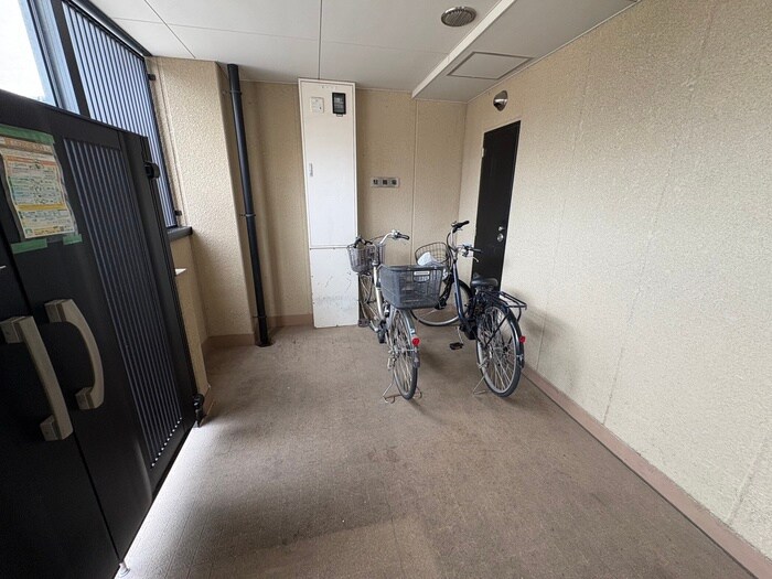 物件外観写真3　(駐輪場)