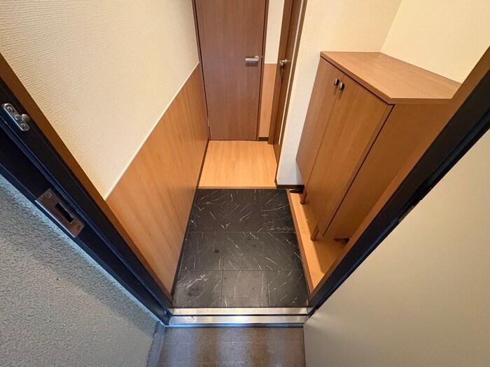 物件内観写真10　(玄関)
