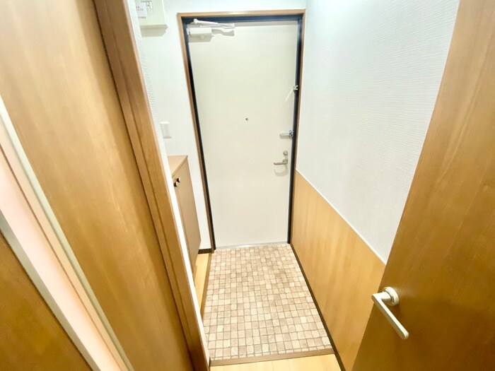 物件内観写真12　(玄関)