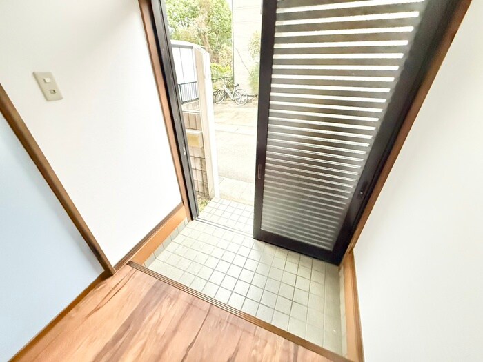物件内観写真17　(玄関)