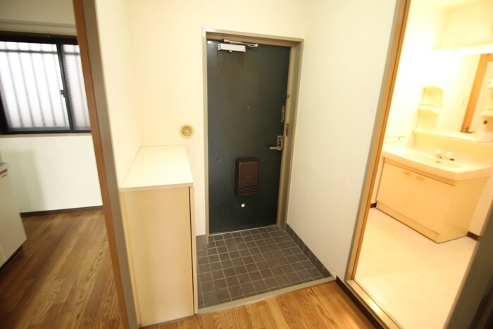 物件内観写真14　(玄関)