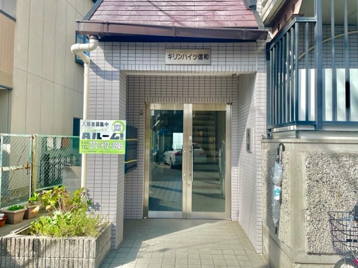 物件外観写真2　(エントランス部分)