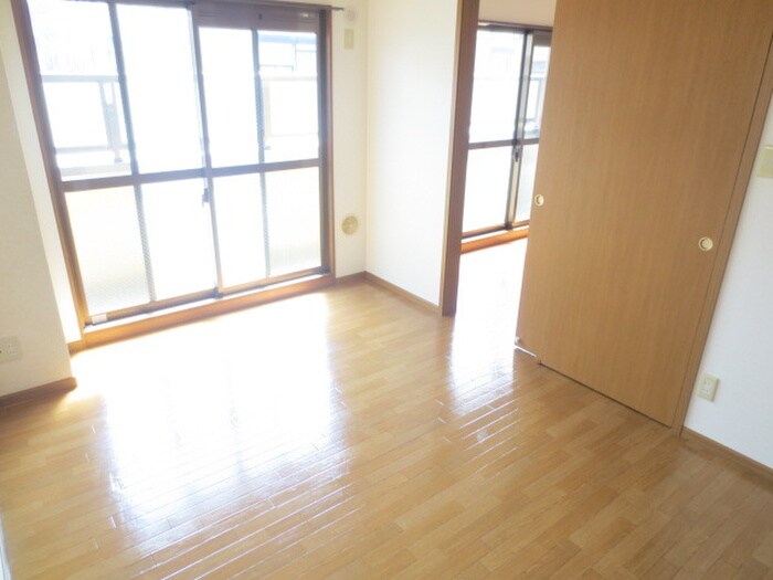 物件内観写真8　(居室)