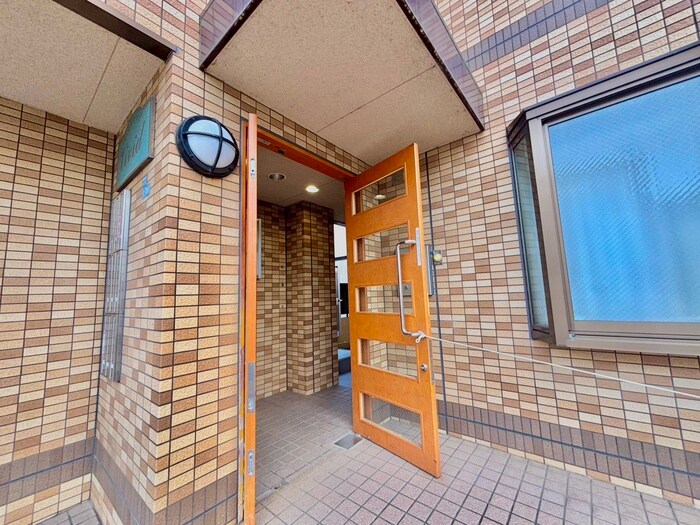 物件外観写真6　(エントランス部分)