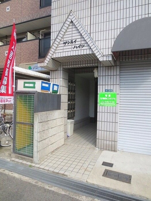 物件外観写真2　(エントランス部分)