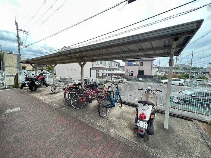 物件外観写真4　(駐輪場)