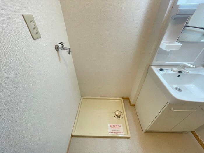 物件内観写真13　(洗濯機置場)