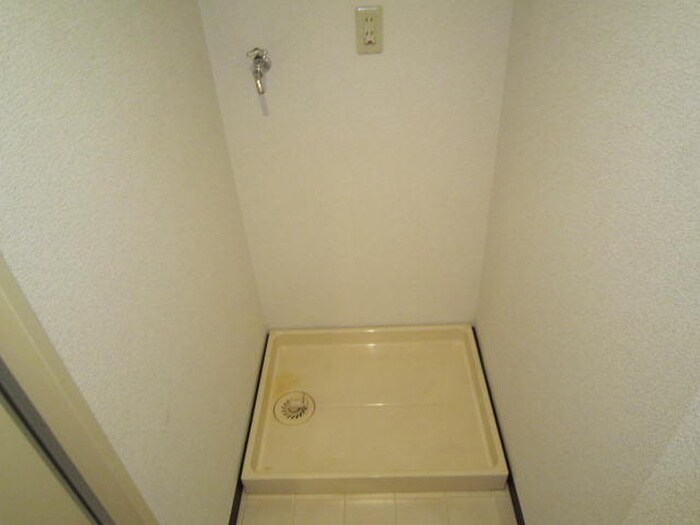 物件内観写真8　(洗濯機置場)