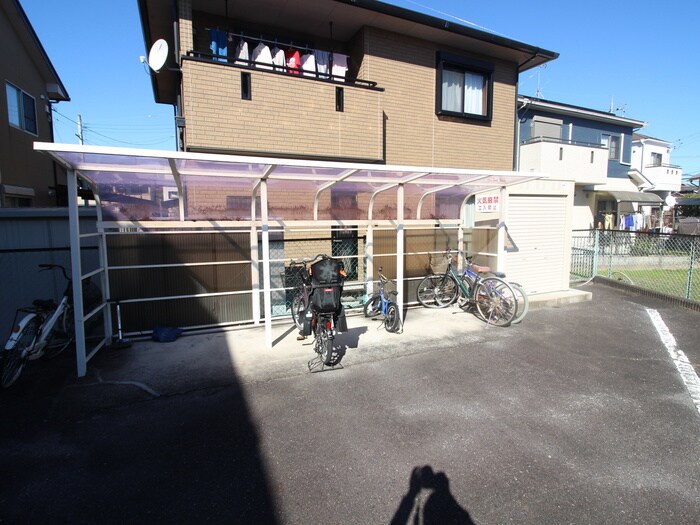 物件外観写真3　(駐輪場)