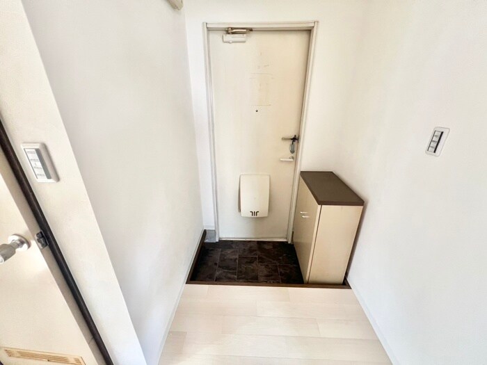 物件内観写真18　(玄関)