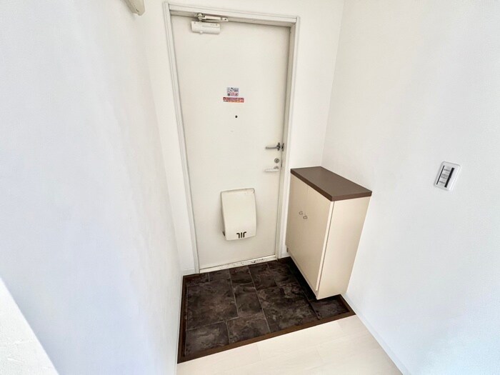 物件内観写真18　(玄関)