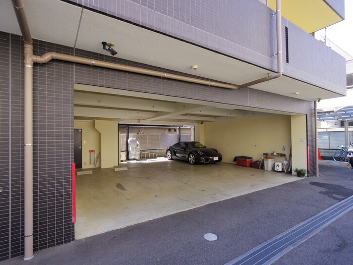 物件外観写真5　(駐車場)