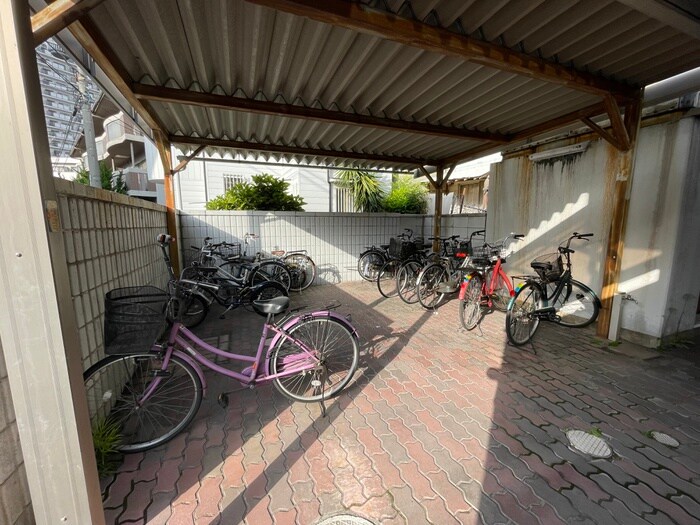 物件外観写真3　(駐輪場)