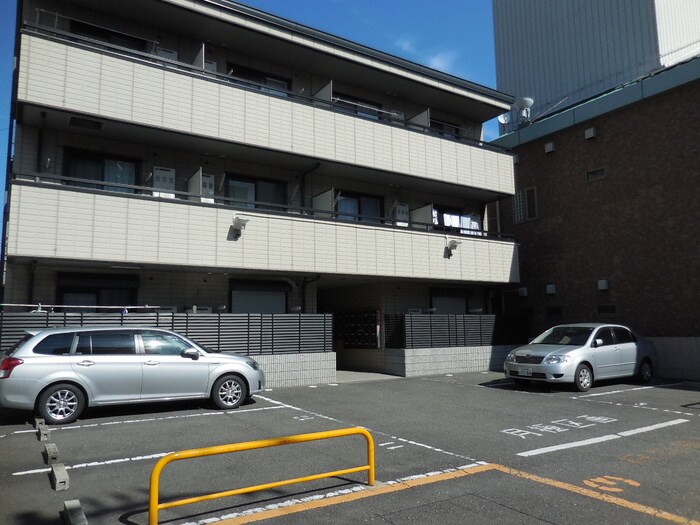 物件外観写真3　(駐車場)