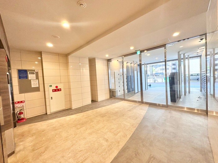 物件外観写真3　(エントランス部分)