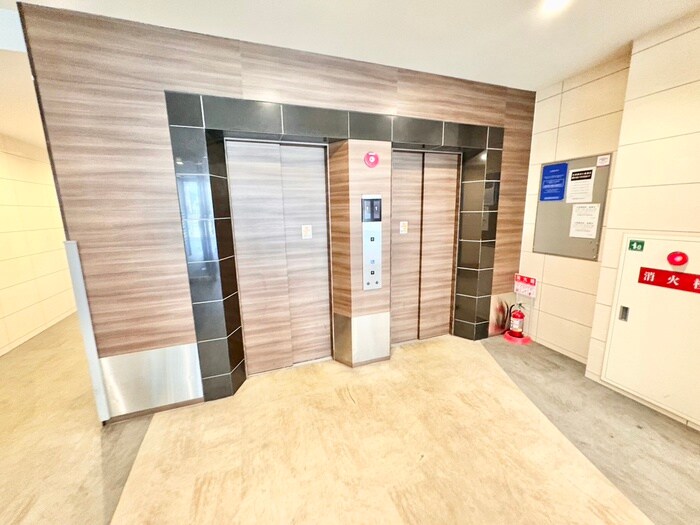 物件外観写真4　(エントランス部分)