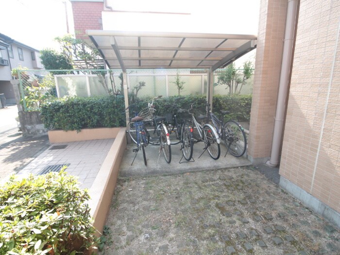 物件外観写真4　(駐輪場)