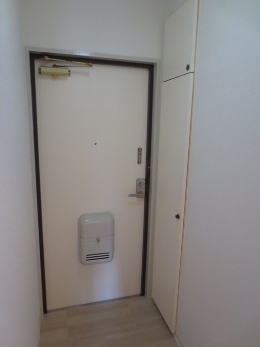 物件内観写真7　(玄関)