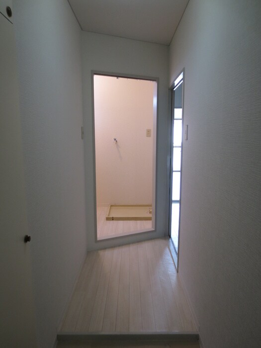 物件内観写真8　(廊下)