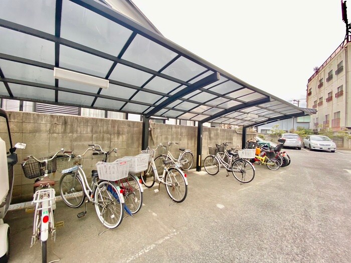 物件外観写真4　(駐輪場)