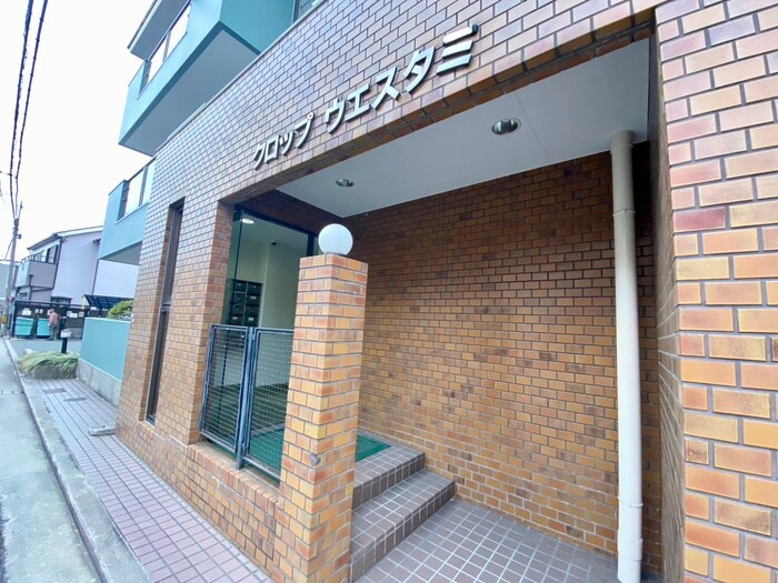 物件外観写真5　(エントランス部分)