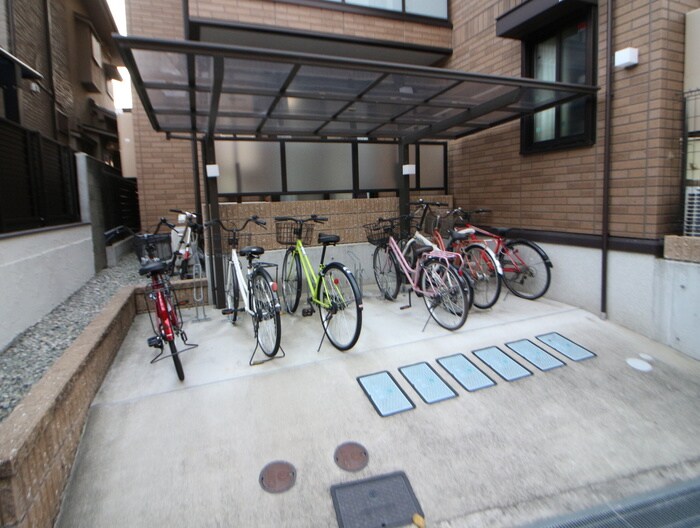 物件外観写真4　(駐輪場)