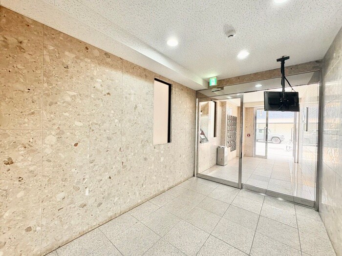 物件外観写真2　(エントランス部分)