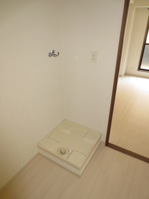 物件内観写真12　(洗濯機置場)