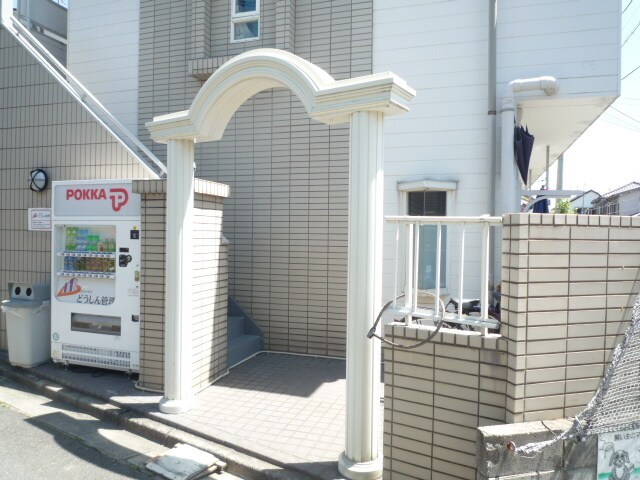 物件外観写真3　(エントランス部分)