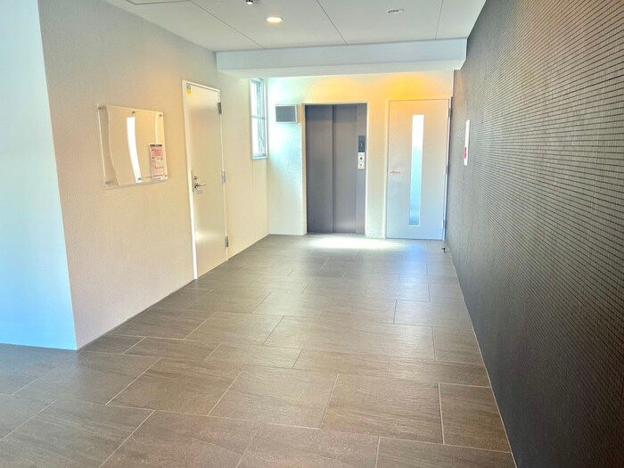 クローバー・グランツ福島のエントランス部分